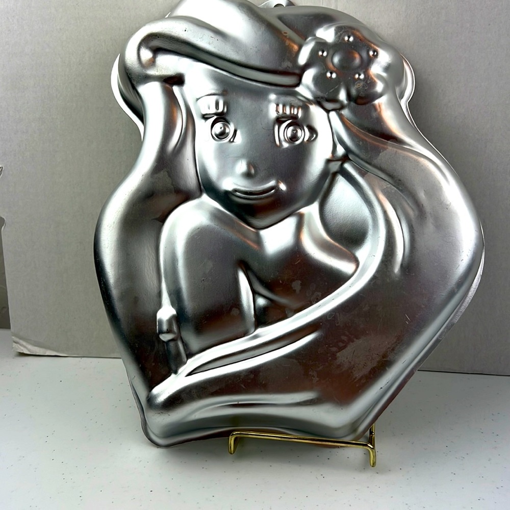 Ariel cake pan